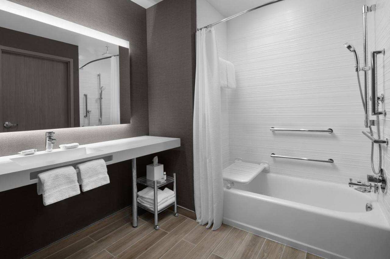 Ac Hotel By Marriott Miami Dadeland Glenvar Heights Exterior photo